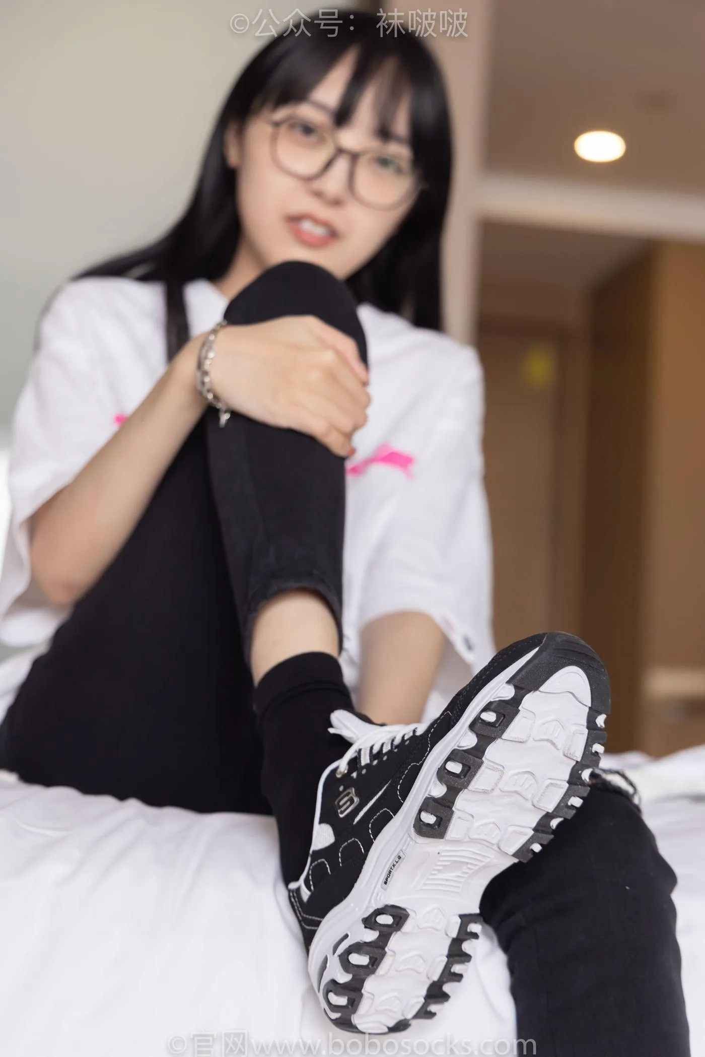 [BoBoSocks袜啵啵]NO.055 稚予-斯凯奇运动鞋、白棉袜、黑棉袜 [139P]插图7